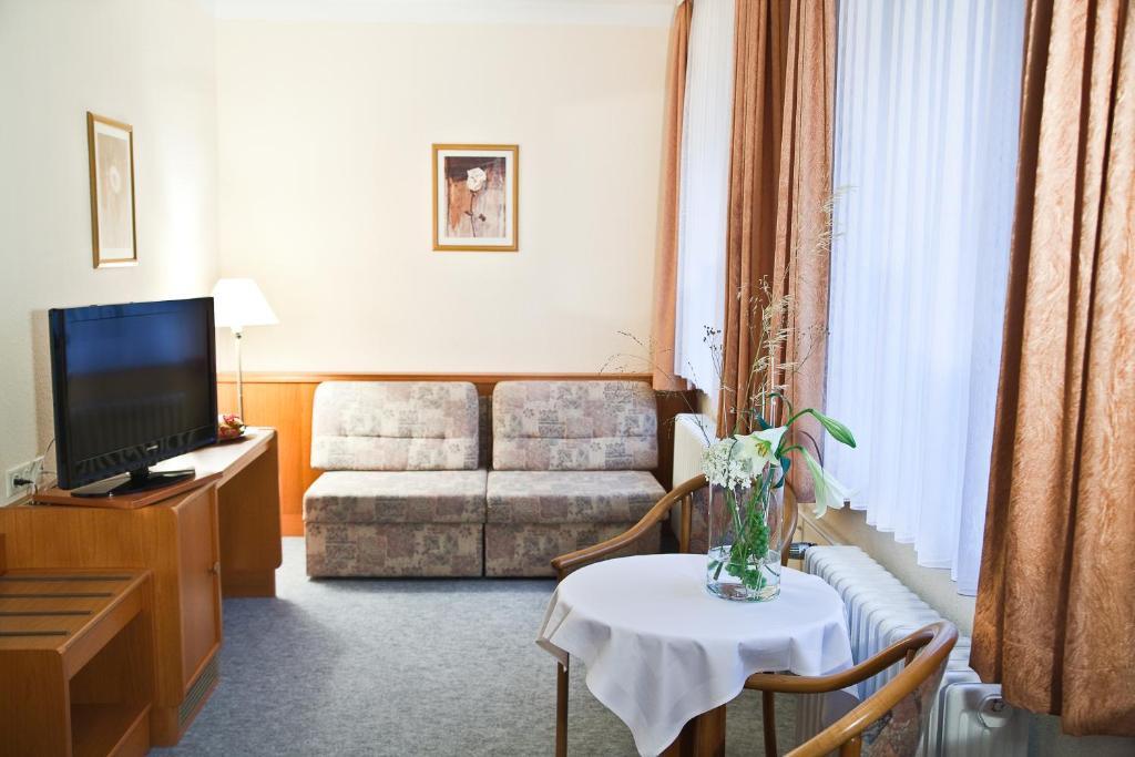 Hotel Saechsisches Haus Berggiesshubel Номер фото